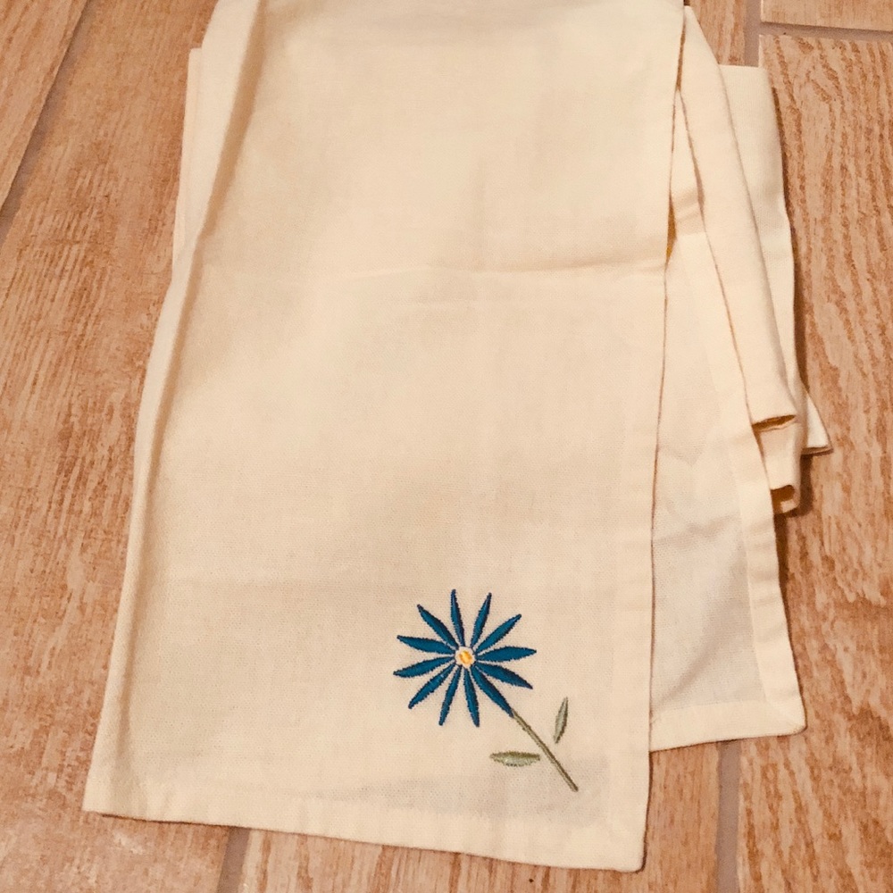 5 Flower Embroidered Cloth Napkins
